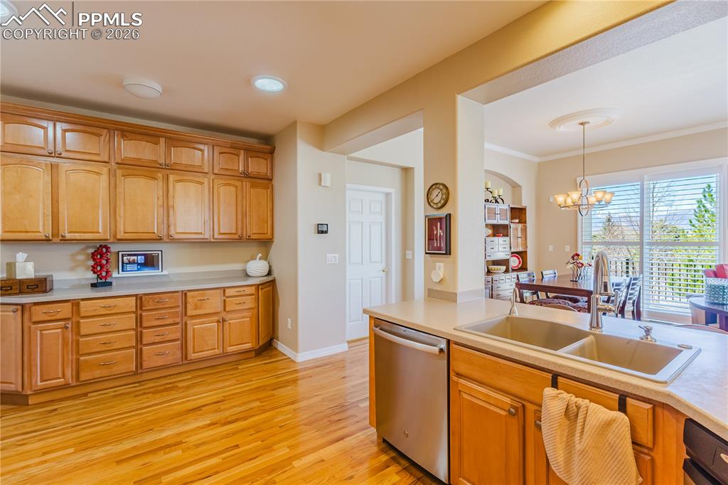 Image 9 of 32: Kitchen