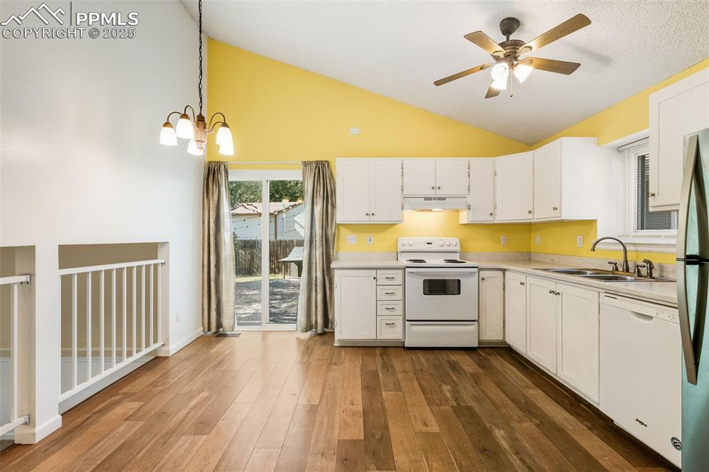 Image 11 of 34: Kitchen