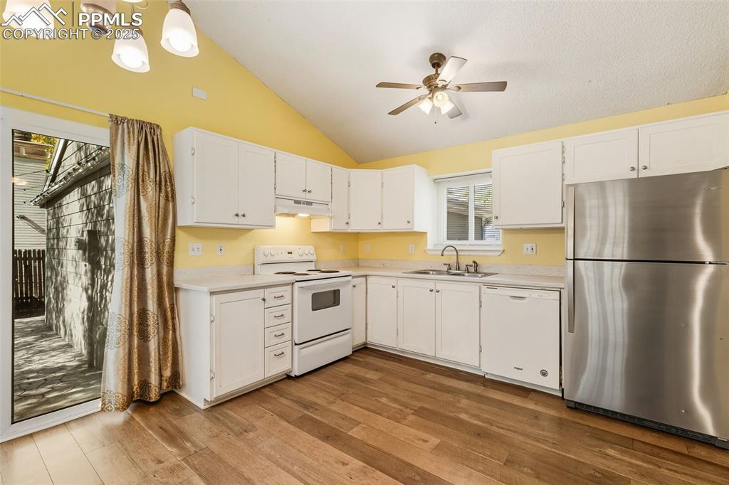 Image 12 of 34: Kitchen