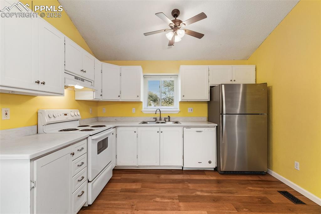 Image 13 of 34: Kitchen