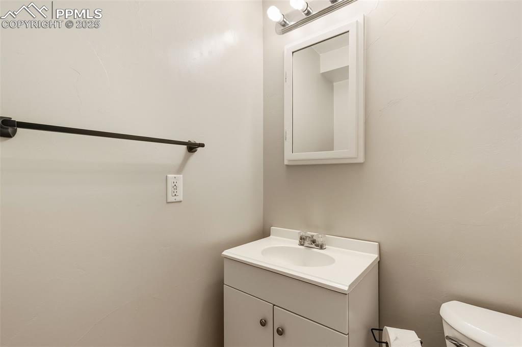 Image 19 of 34: Bathroom