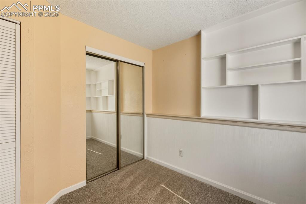 Image 26 of 34: Bedroom