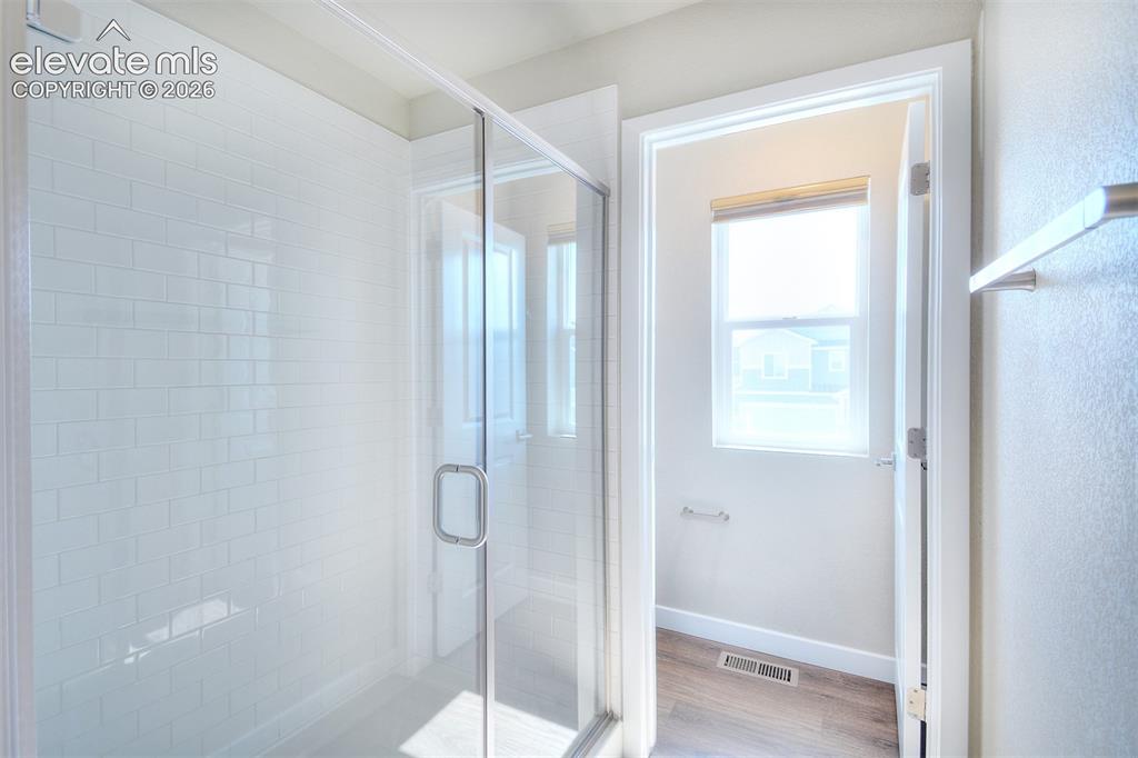 Image 18 of 29: Bathroom
