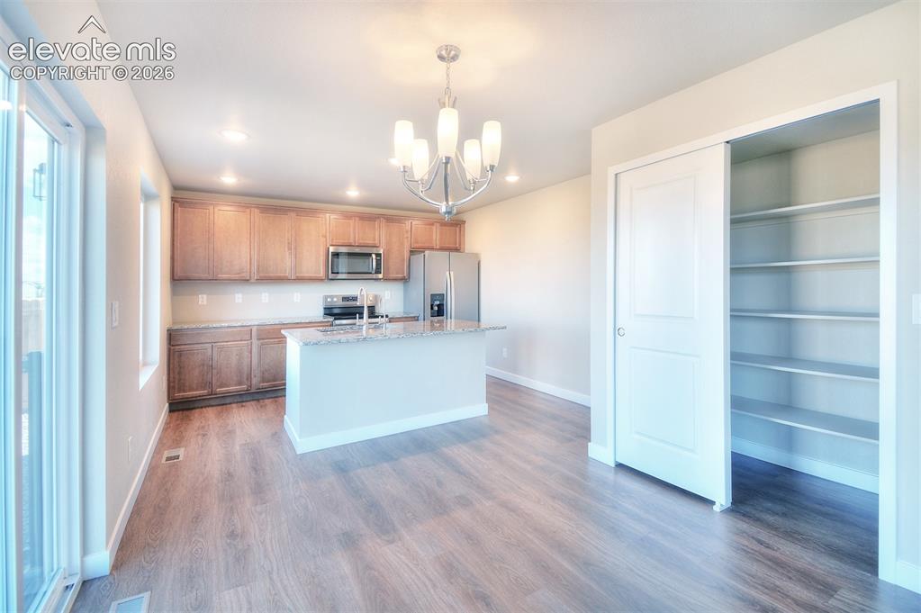 Image 7 of 29: Kitchen