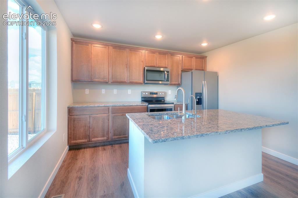 Image 9 of 29: Kitchen