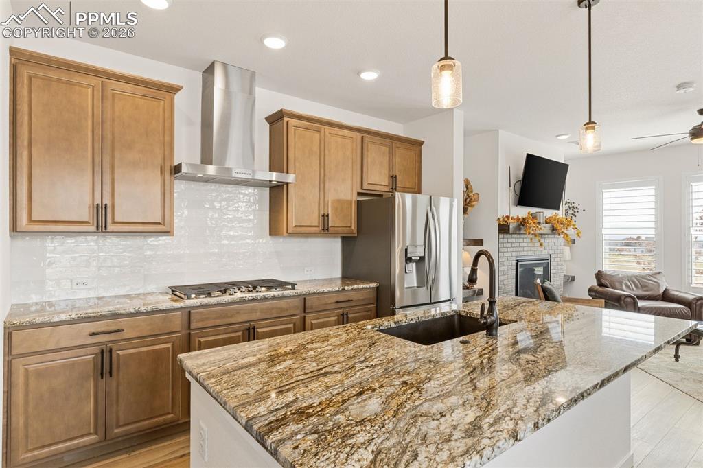 Image 16 of 37: Kitchen