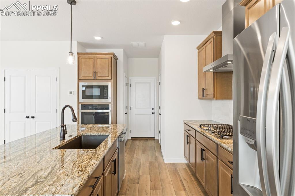 Image 17 of 37: Kitchen