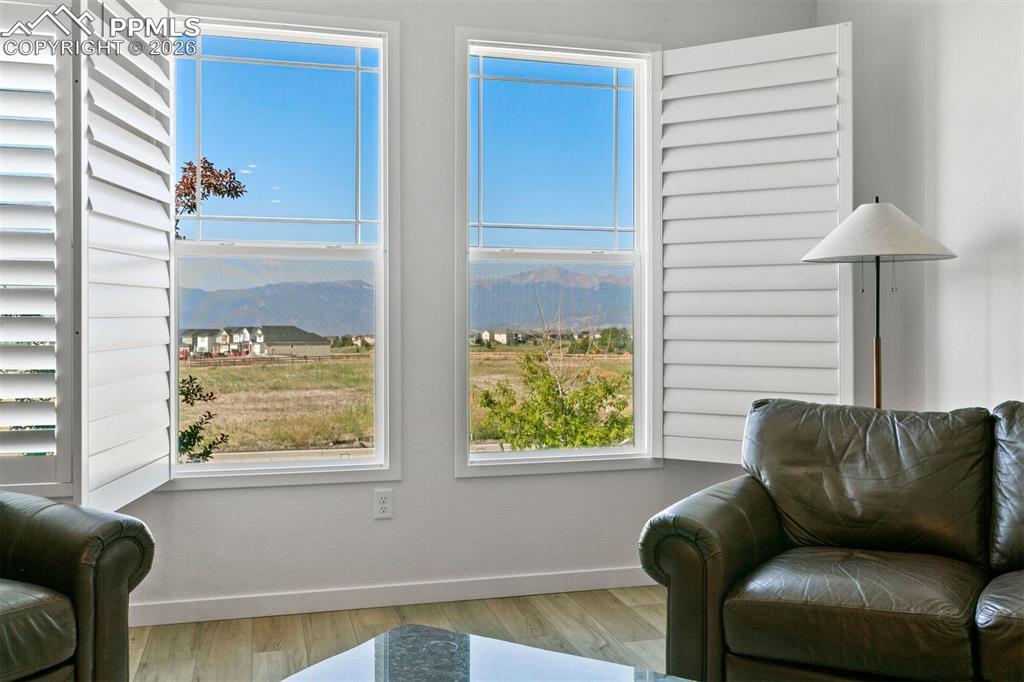 Image 4 of 37: Sitting Room