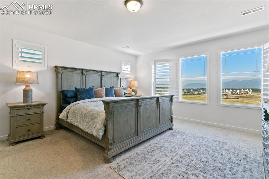 Image 7 of 37: Bedroom