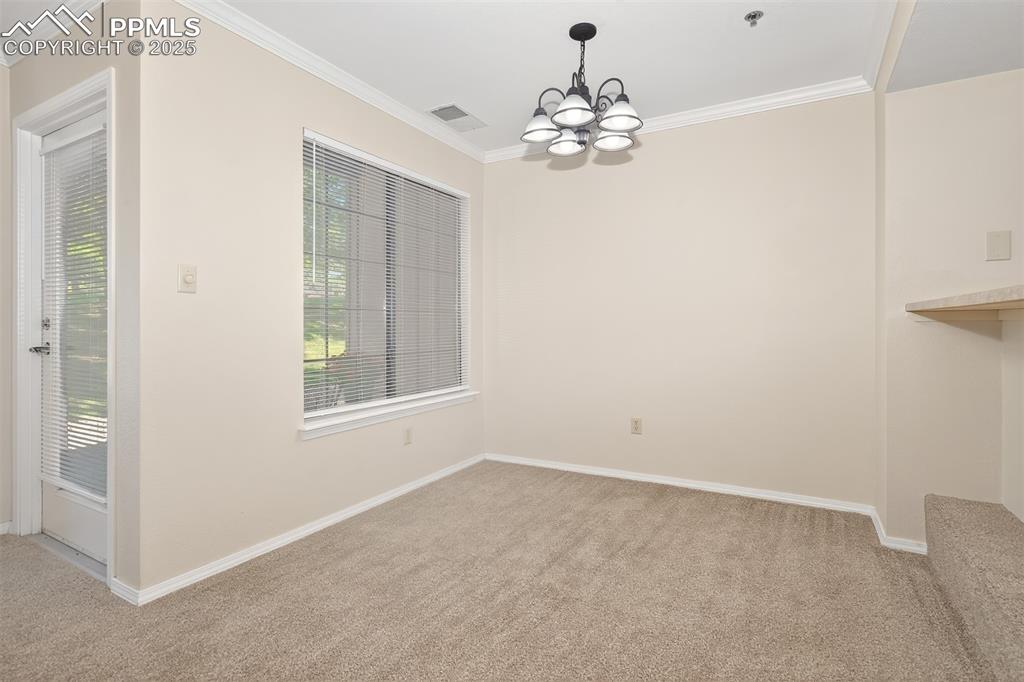 Image 5 of 27: Dining Area