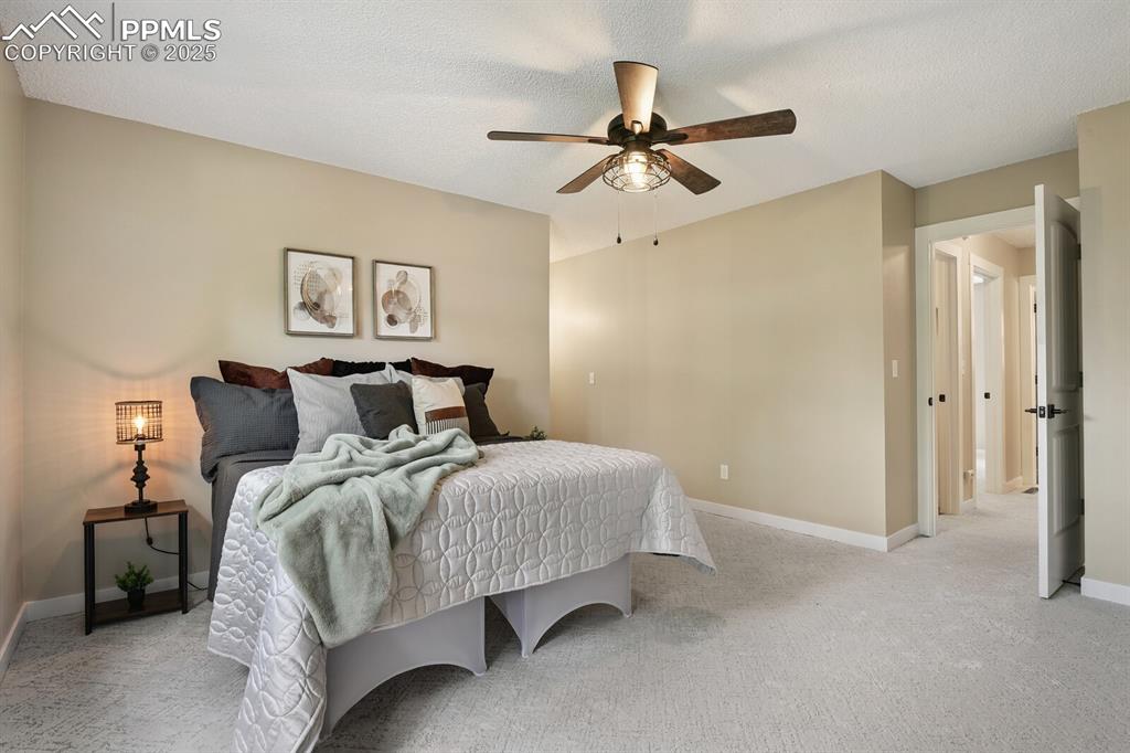 Image 19 of 27: Bedroom