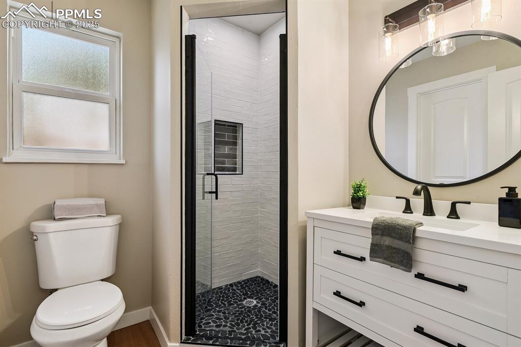 Image 23 of 27: Bathroom