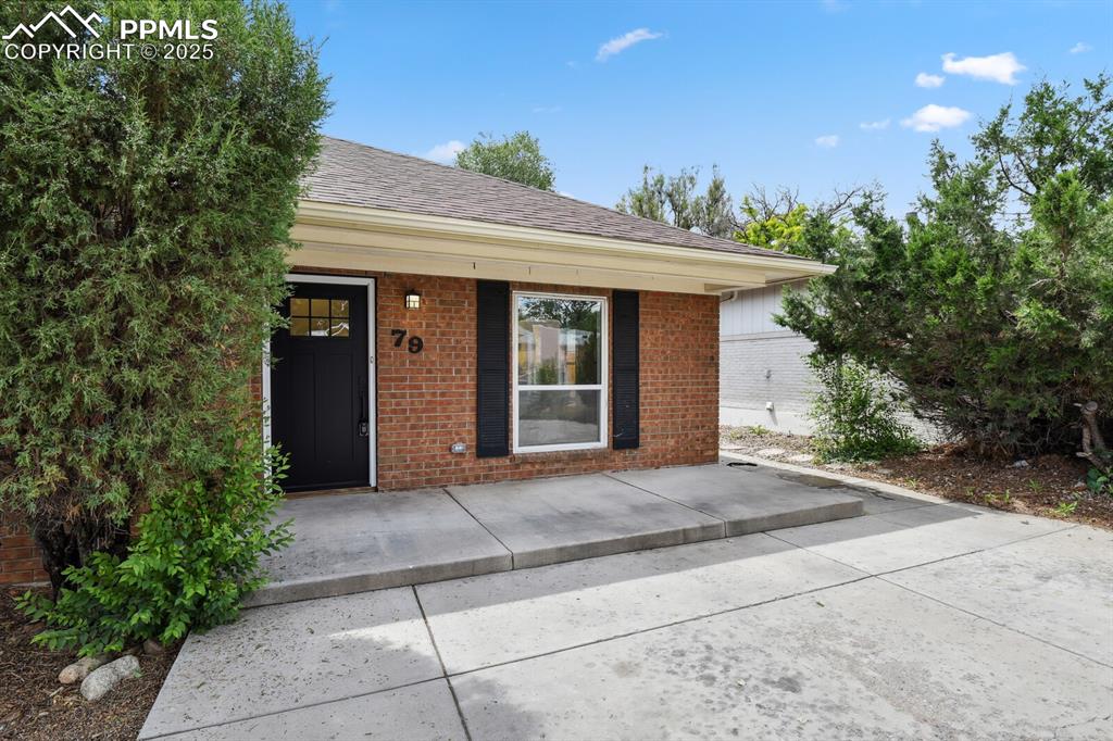 Image 3 of 27: Entry