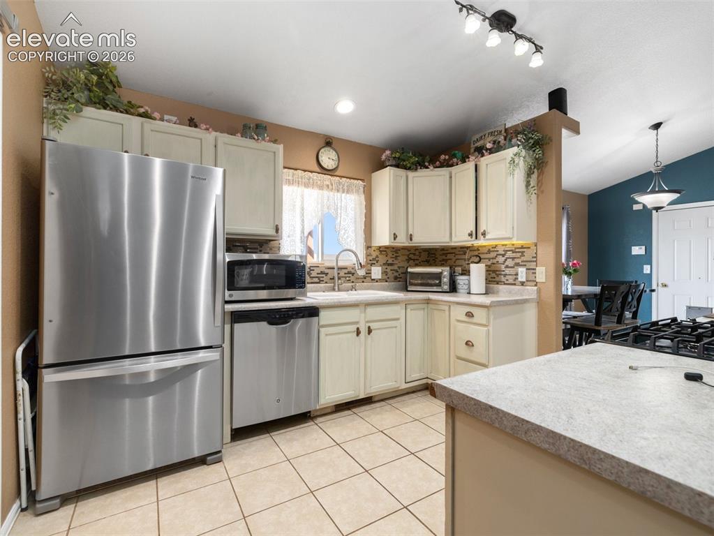 Image 10 of 35: Kitchen