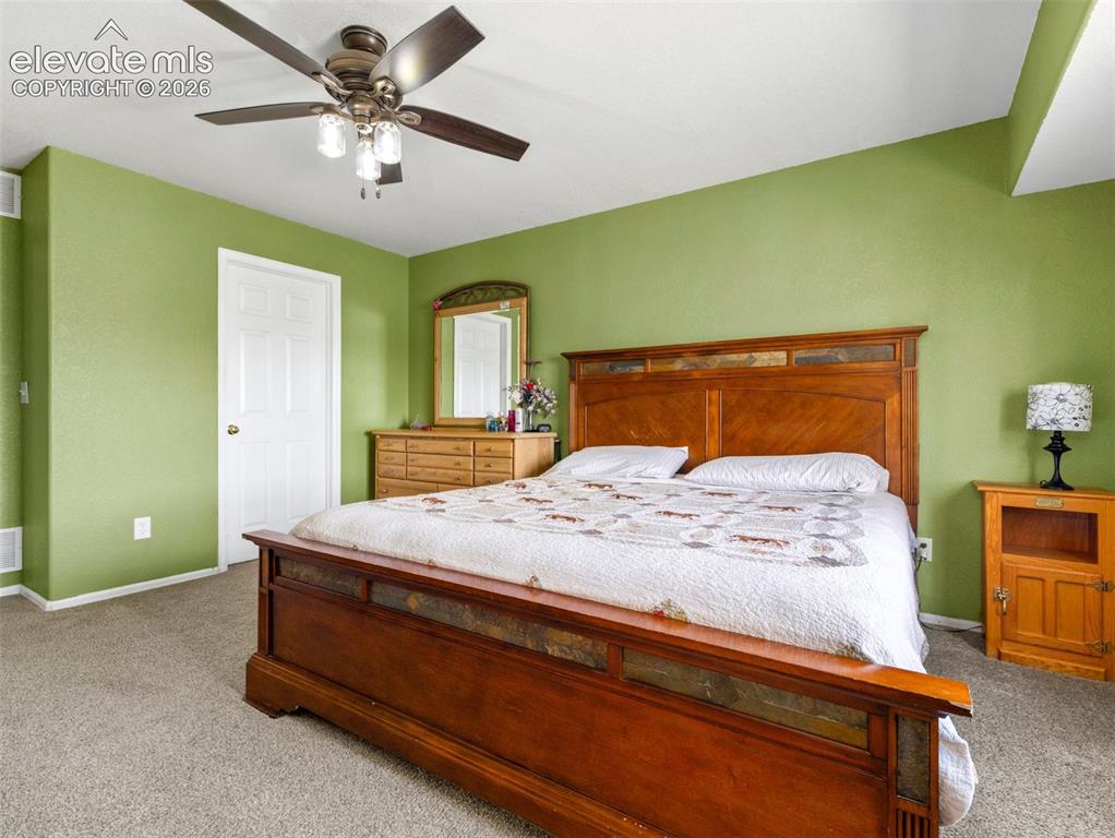 Image 16 of 35: Bedroom