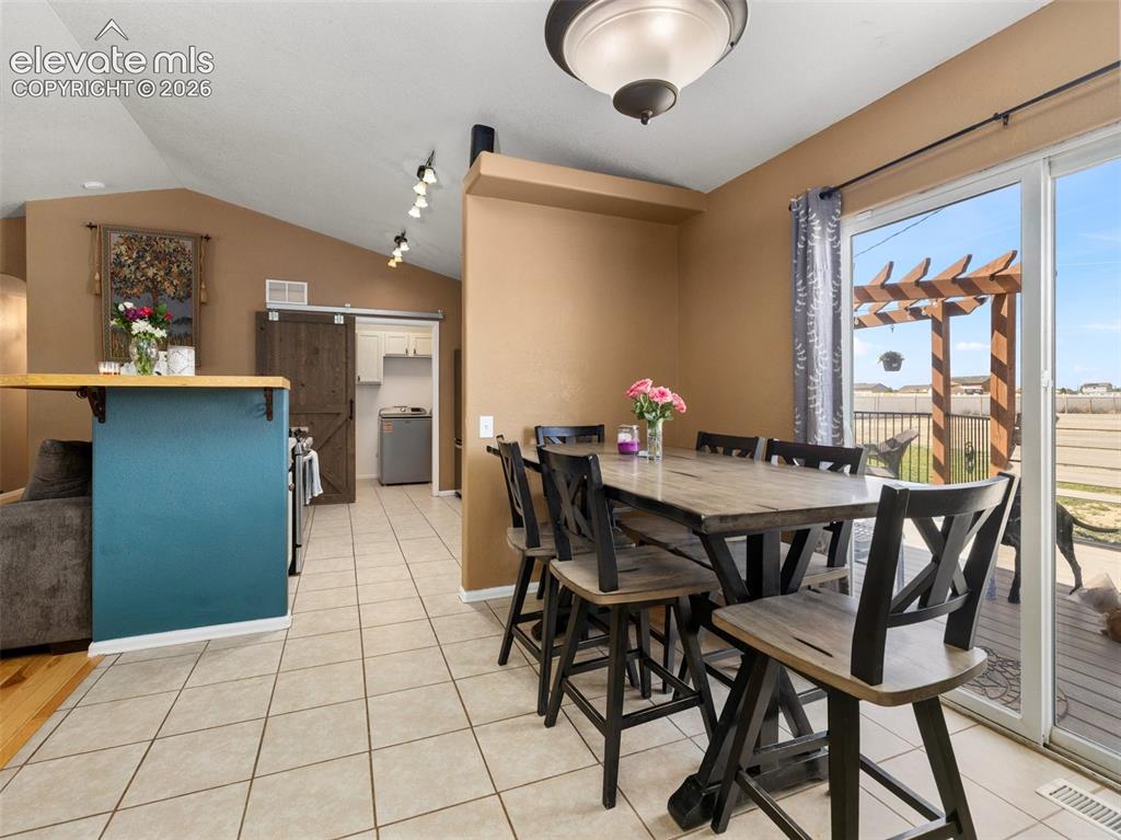 Image 7 of 35: Dining Area