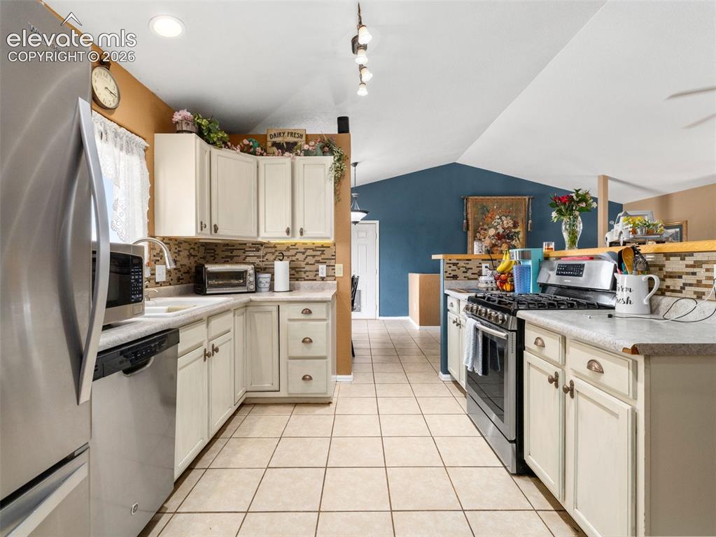 Image 9 of 35: Kitchen