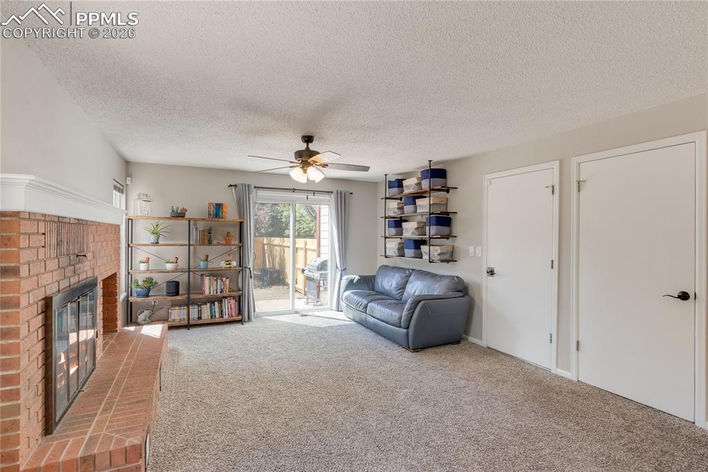 Image 14 of 47: Family Room