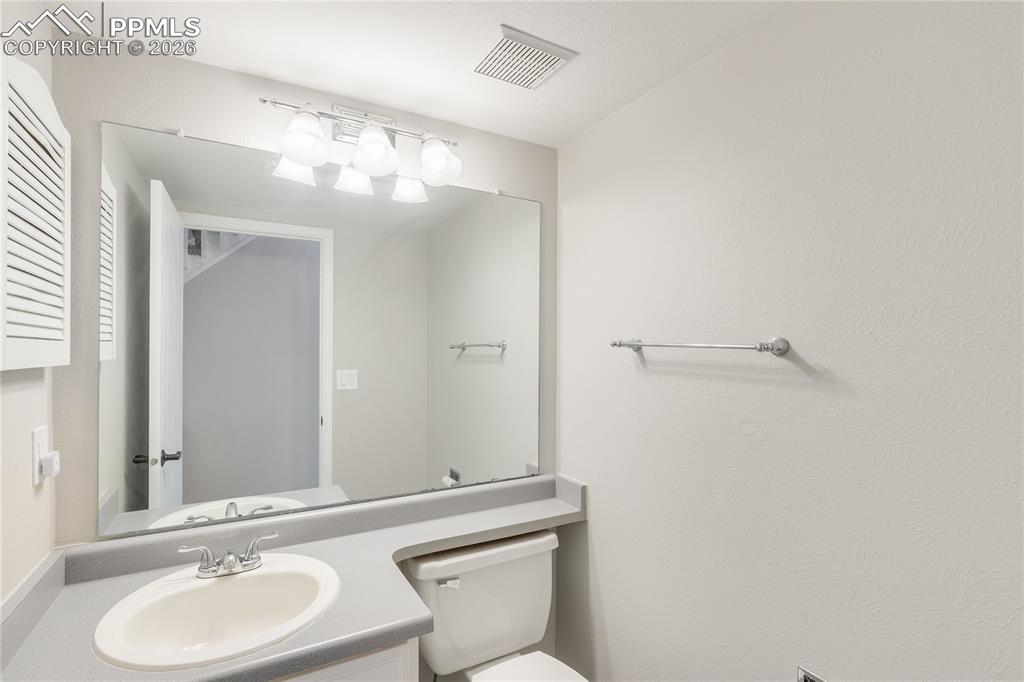 Image 18 of 47: Bathroom