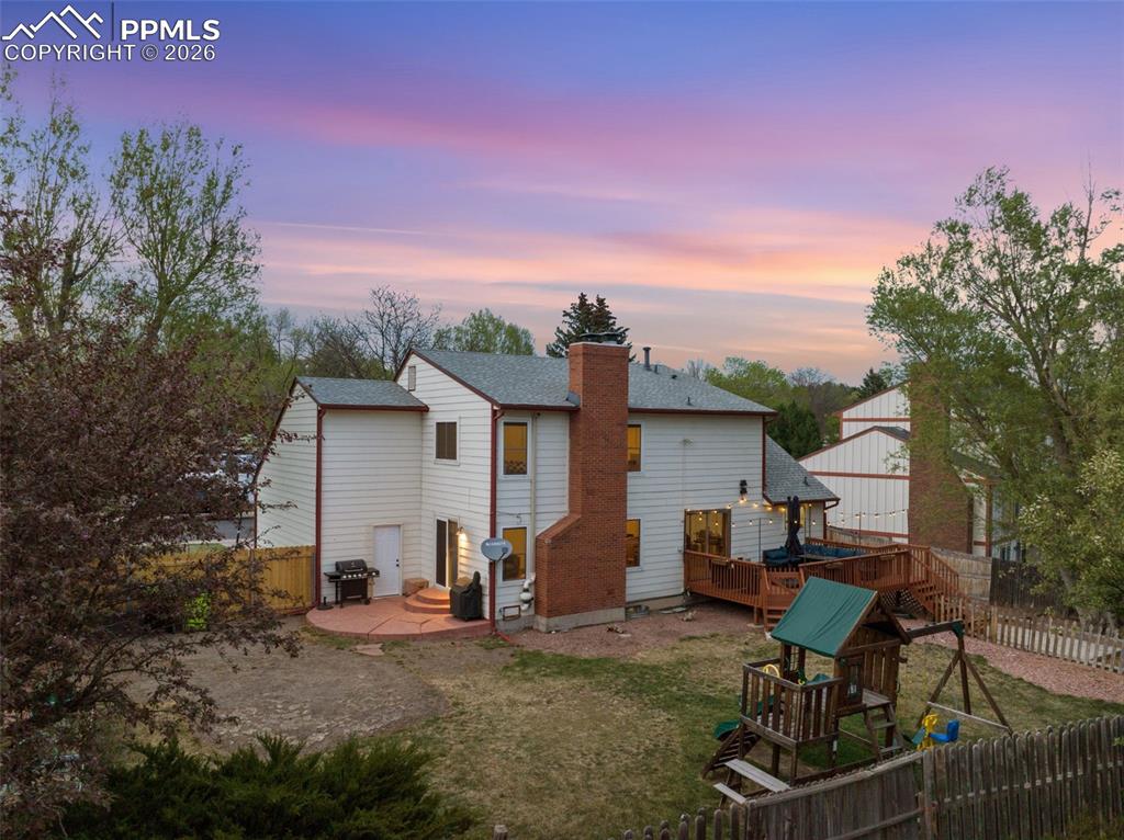 Image 40 of 47: Back of Structure