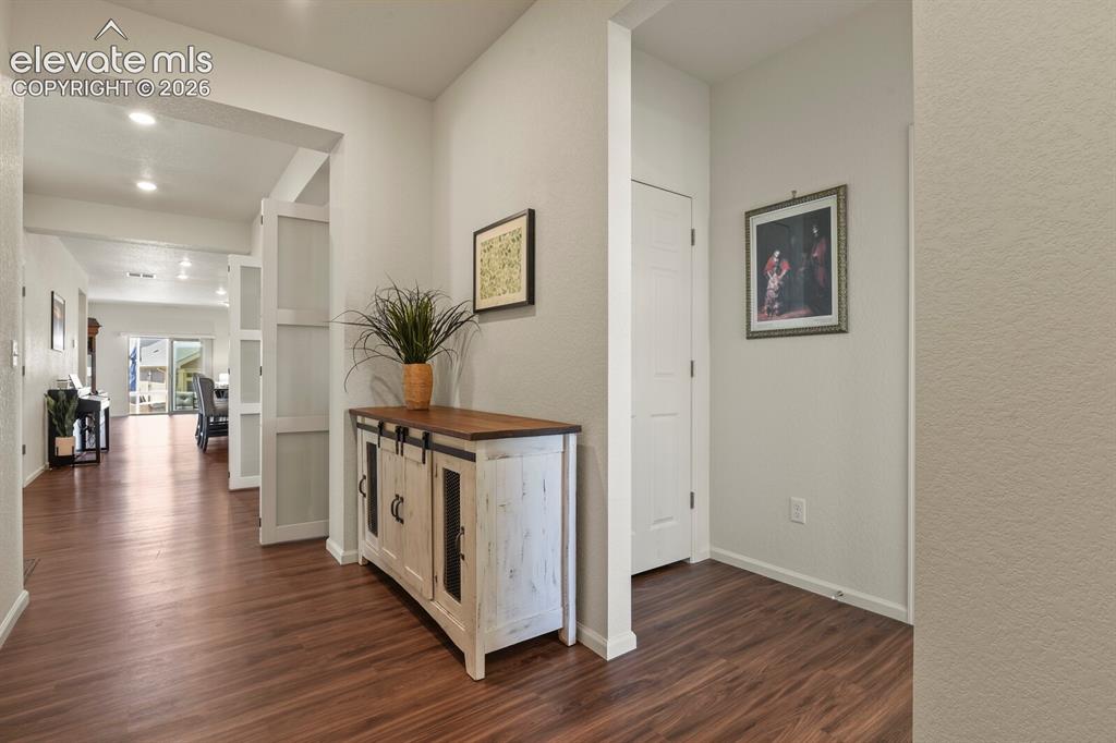 Image 6 of 34: Entryway