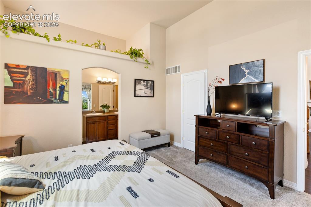 Image 12 of 33: Bedroom