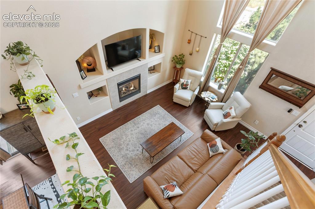 Image 16 of 33: Living Room