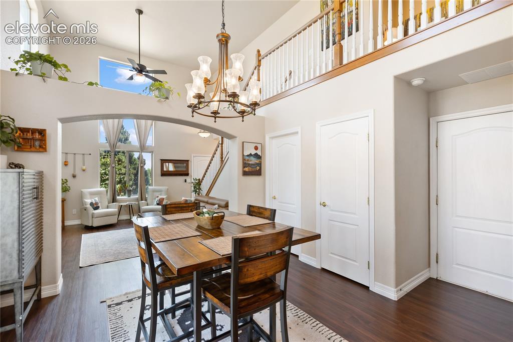 Image 8 of 33: Dining Area