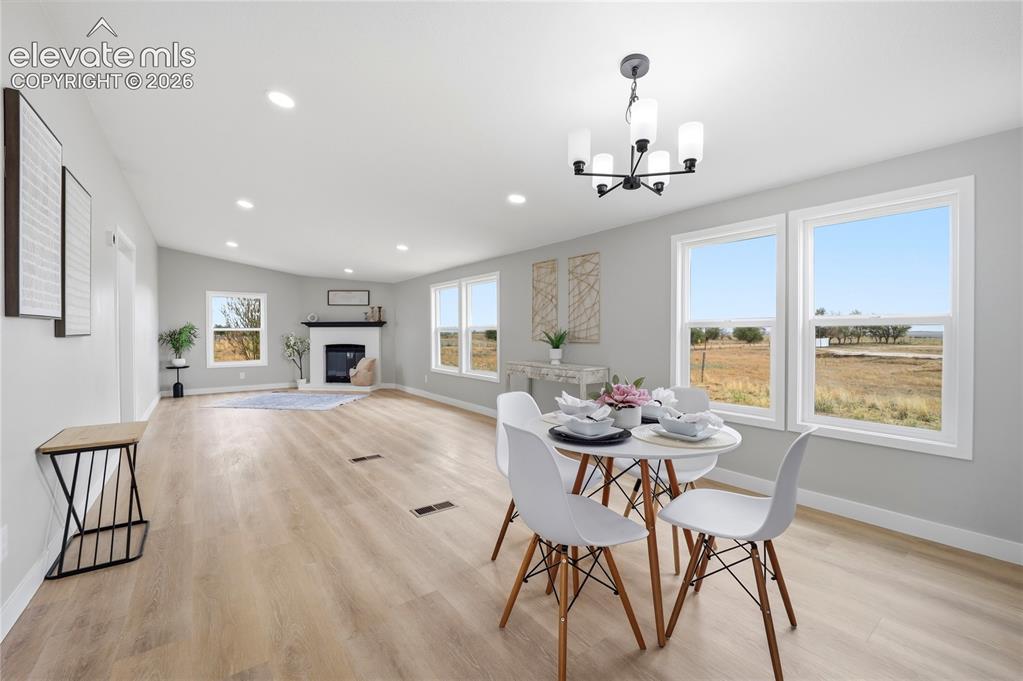 Image 12 of 50: Dining Area