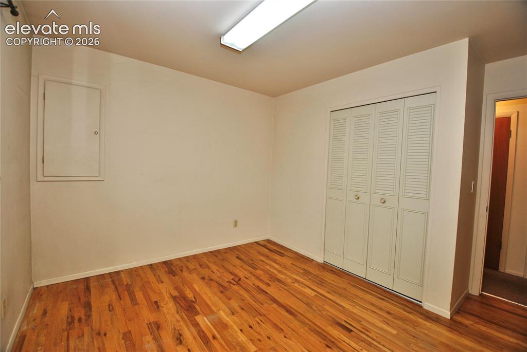 Image 12 of 27: Bedroom