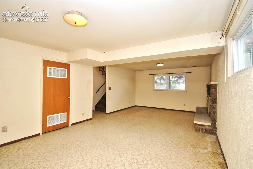 Image 17 of 27: Family Room