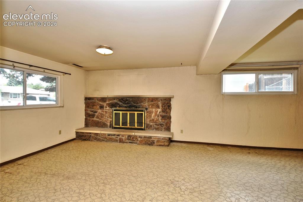 Image 18 of 27: Family Room