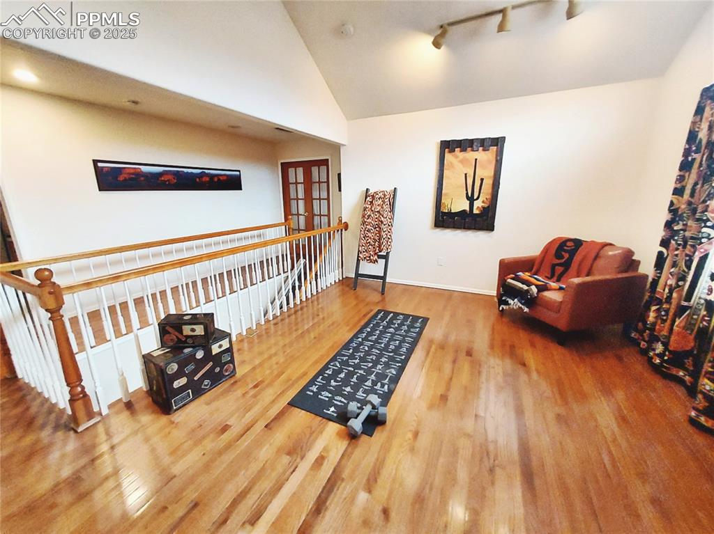 Image 11 of 31: Sitting Room