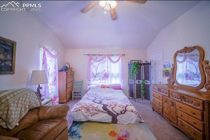 Image 13 of 31: Bedroom