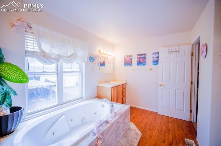 Image 15 of 31: Bathroom