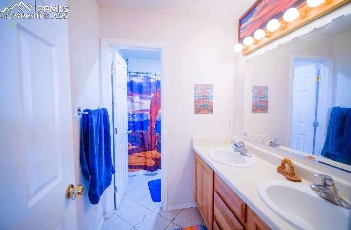 Image 16 of 31: Bathroom