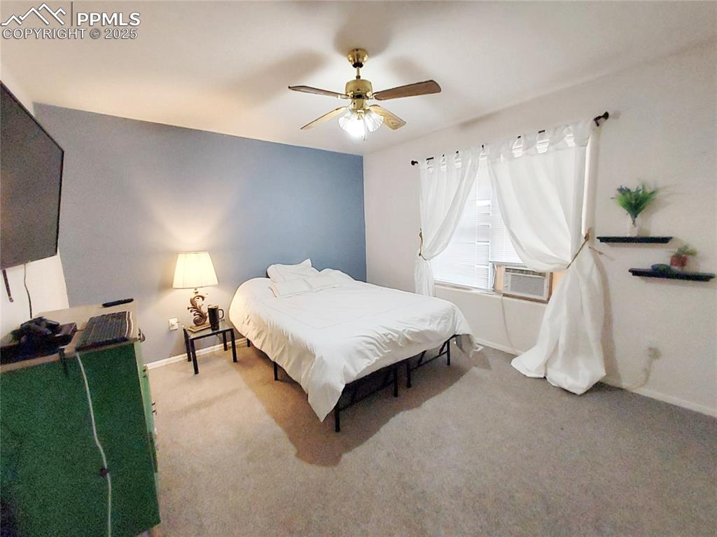 Image 17 of 31: Bedroom