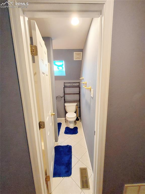 Image 20 of 31: Bathroom