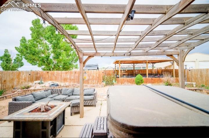 Image 26 of 31: Patio