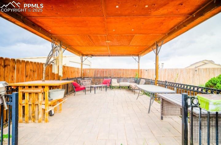 Image 27 of 31: Patio