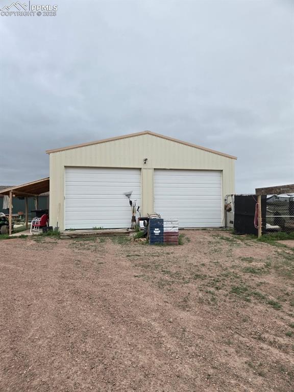 Image 29 of 31: Garage