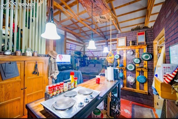 Image 31 of 31: Garage