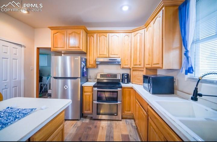 Image 6 of 31: Kitchen