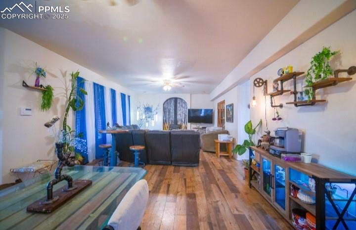 Image 8 of 31: Living Room