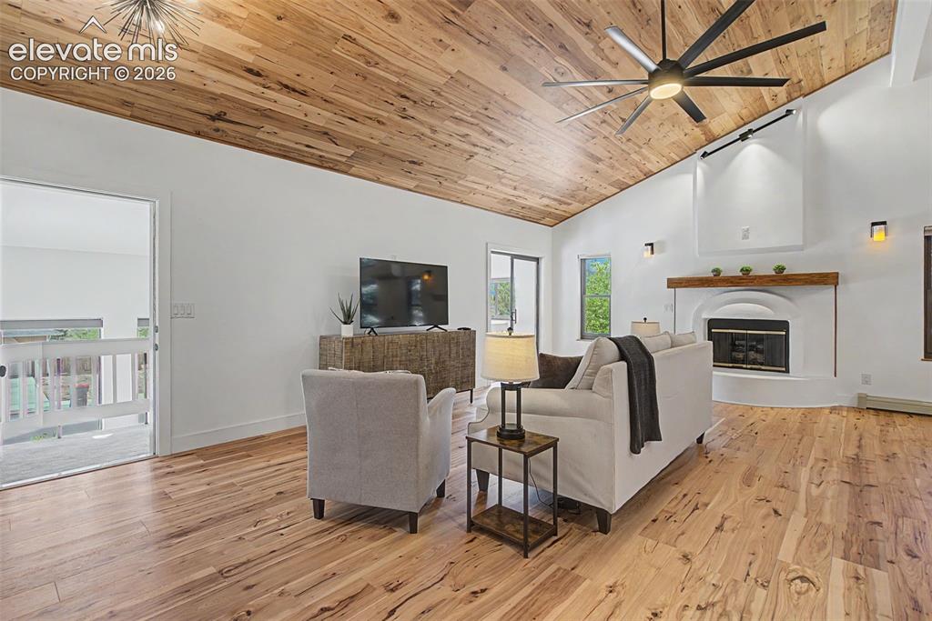 Image 16 of 47: Living Room
