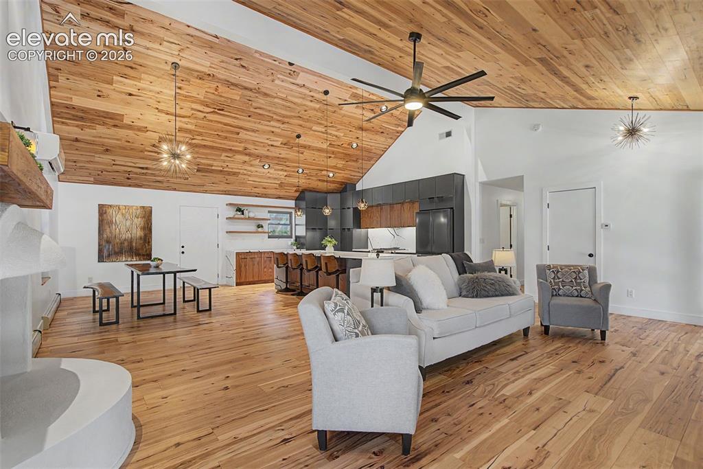 Image 18 of 47: Living Room