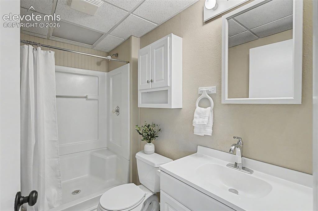 Image 39 of 47: Bathroom