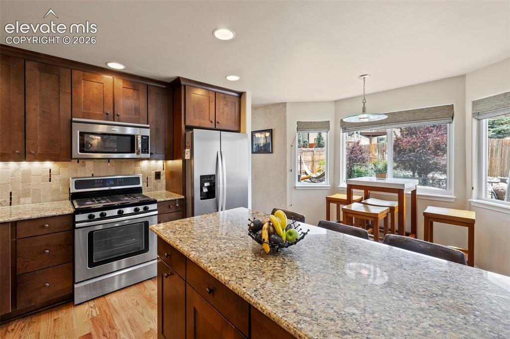 Image 15 of 50: Kitchen