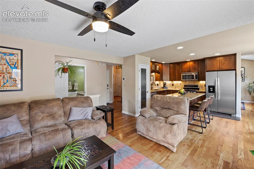 Image 18 of 50: Living Room
