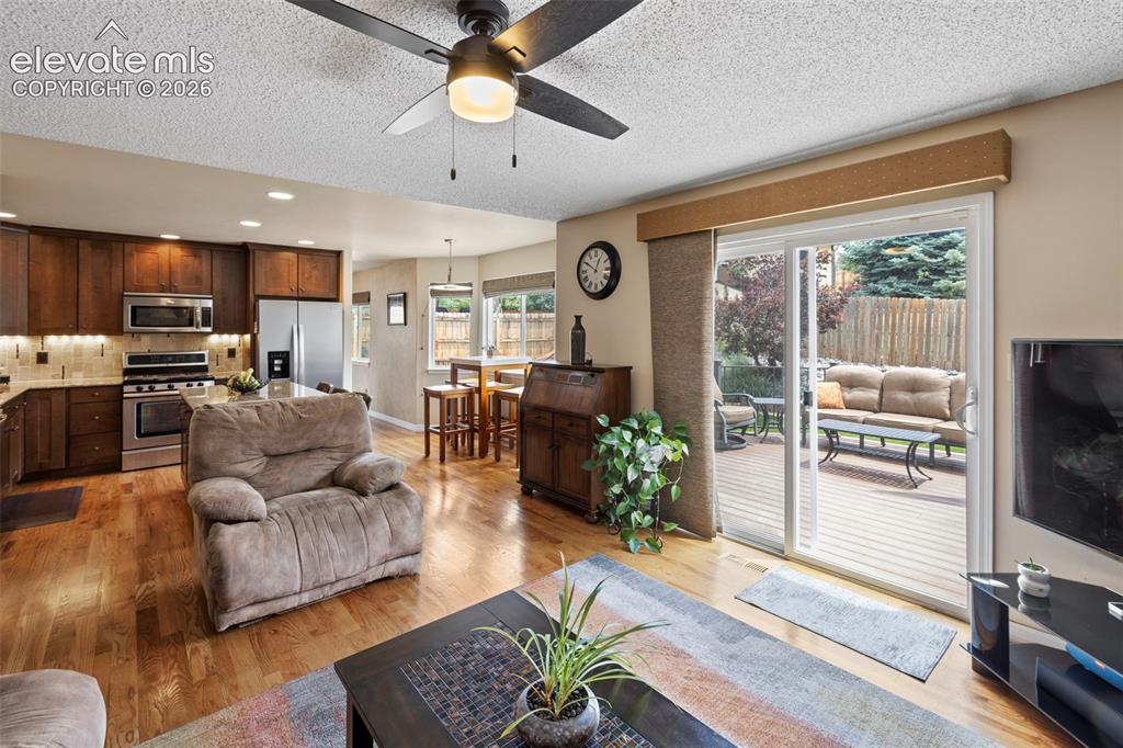 Image 19 of 50: Living Room